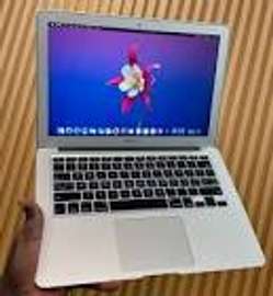 MACBOOK AIR