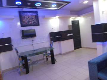 Appartement moderne lumineux avec mobilier design et LED