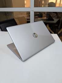 HP laptop 17 i5 11ieme 8gb de ram 256