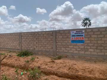 ESPACE CLOTURE 1300 M2 A LOUER A MBODIENE RTE DE TIVAOUANE