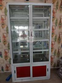 Vitrine verre et métal blanc rouge avec rangement