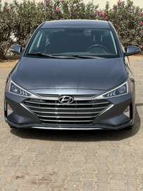 2019 Hyundai Elantra Gris Métallisé Berline Spacieuse