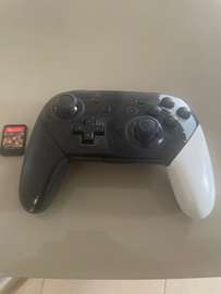 Nintendo Switch Pro manette noir et blanc avec jeu