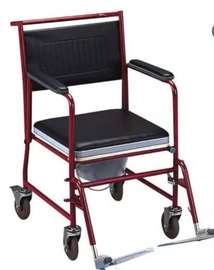 Chaise roulante avec pot neuve