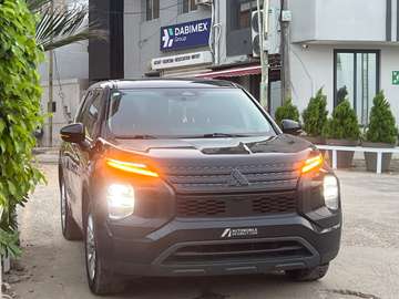 MITSUBISHI OUTLANDER 7 PALCES 2022
