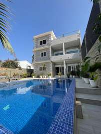 Villa pied dans l'eau de 400m² à vendre à Ngaparou