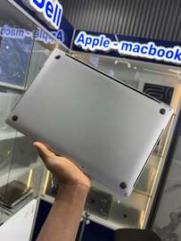 MacBook Pro 2019 Core i9 Ram 16Go SSD 512Go 4Go dédiée