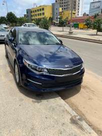 location Kia optima avec chauffeur et transfert AIBD