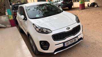 Kia Sportage SUV 5 portes blanc polyvalent