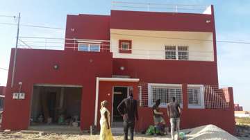 Villa R+1 à vendre à Bambilor dans une zone securisee