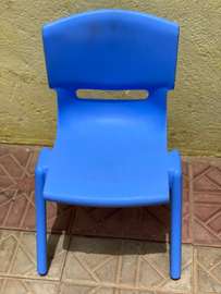 Chaise et tabouret en plastique enfants