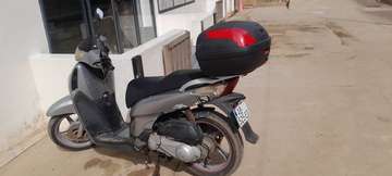SCOOTER HONDA AVEC CARTE GRISE – PROPRE, SANS PROBLÈME