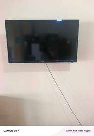 TV LED 32 pouces HD noir écran clair et net