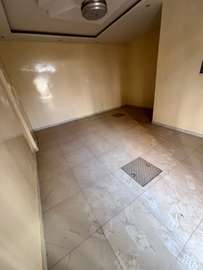 Magasin de 40 m2 à louer au rond-point Almadies 2