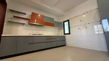 Appartement moderne lumineux avec grandes baies vitrées