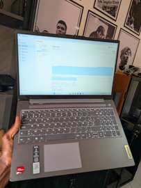 Lenovo Ryzen 5 13th gen /256gb /8gb ddr5 ordinateur portable