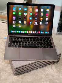 MacBook pro 2019 touch bar