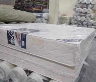 Matelas orthopédique blanc