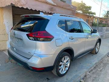 Je vend ma Nissan rogue 2017 automatique essence