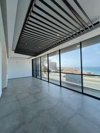 F4 d e225 m² à vendre sur la corniche