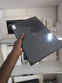 LG gram i7 ) 13e generation ) 16g de ram ) 512