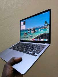 MacBook pro M2