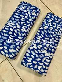 Tissu coton bleu motifs blancs 2 rouleaux