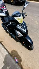 SYM 50cc scooter noir mobilité urbaine économique