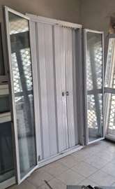 Porte PVC avec volet antibruit double vitrage