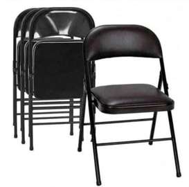 Chaises pliantes noires rembourrées métal