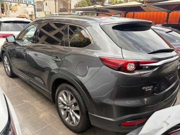 Mazda CX-9 SUV gris métallisé vitres teintées