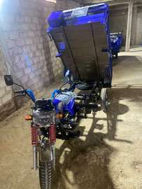Moto tricycle bleu 1mètre70 année 2025
