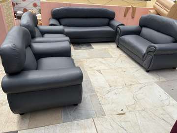 Salon  7 place semi cuire
