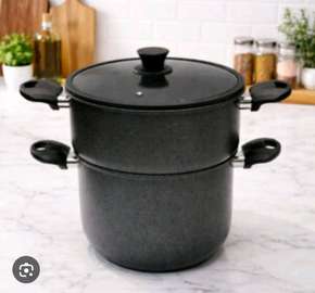 Couscoussier antiadhésif pour les cuissons à vapeur.