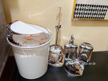 Salle de bain poubelle et accessoires toilette