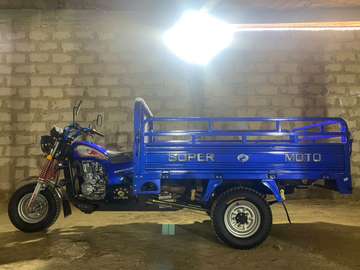 SUPER MOTO TRICYCLE ANNEE 2025