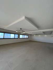 F5 DE 260M² A LOUER