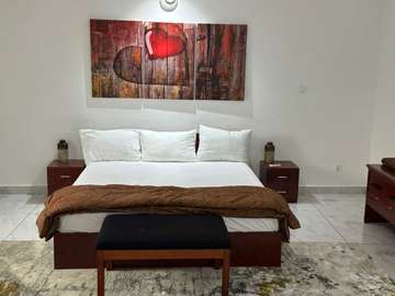 Appartement F4 meublé au point E