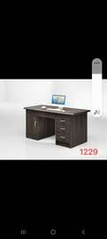 Bureau chêne foncé 1 porte 3 tiroirs MDF