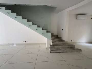 Duplex entrée privée F5 à louer Almadie derrièr Philippe