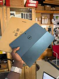 Dell  7350 détachable ( Avec clavier )  Ultra 7