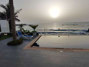 À LOUER APPARTEMENT F3 MEUBLÉ PIED DANS L'EAU PISCINE BIAGUI