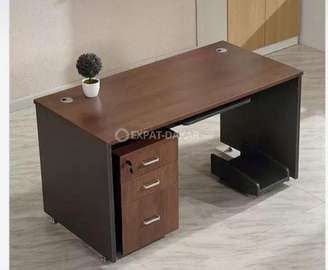 TABLES  ET CHAISES DE BUREAU