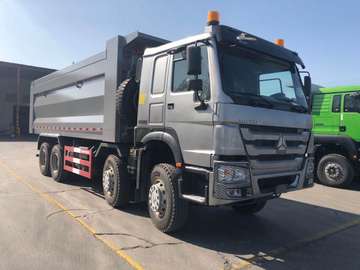 CAMION BENNE SINOTRUK HOWO 8x4