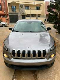 Jeep cherokee 2018 automatique ésance 4 clinder 2.4 .