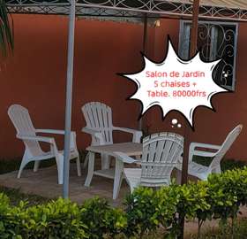 TABLE AVEC CHAISE