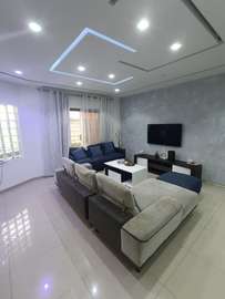 Villa R+2 à vendre à Mbackiyou Faye