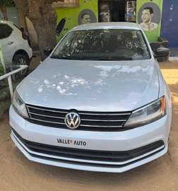 VOLKSWAGEN  JETTA 🔘 Année :   2017 Manuel