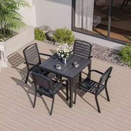 Ensemble de table et de chaises d'extérieur