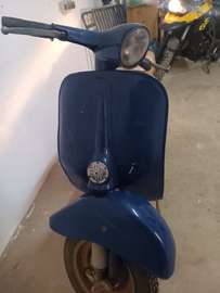 2 VESPA VINTAGE BLANC ET BLEU A RESTAURER